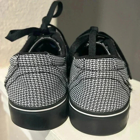 NIKE SB CLUTCH PRM TRAINERS BLACK/WHITE 807409-017 SIZE 4Y - Picture 9 of 11